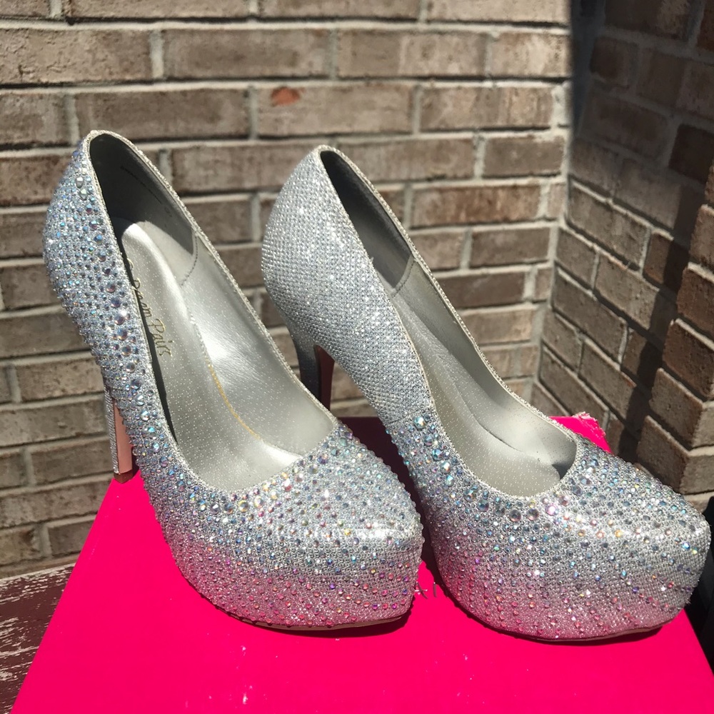 DREAM PAIRS Silver Platform Pump Sz 7